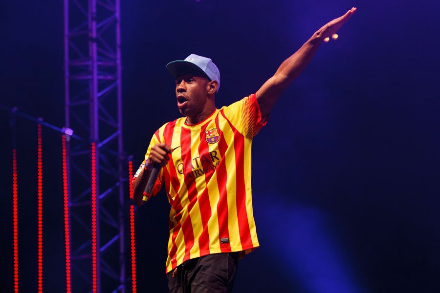 Tyler, The Creator actuando con la camiseta del Barça