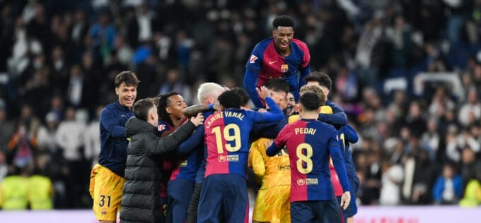 El Barça celebrando en el Bernabéu
