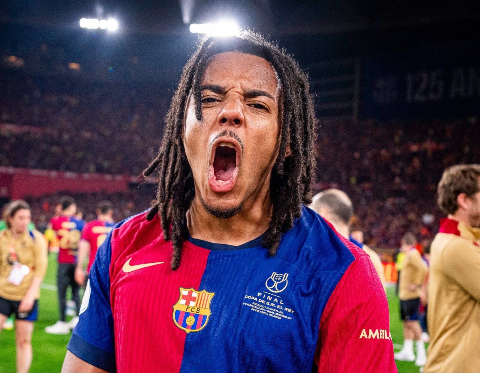 Koundé celebrando la Copa del Rey del Barça