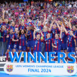 Barça femenino levantando su tercera Champions