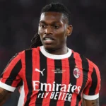 Rafael Leão jugando con el AC Milan.