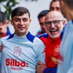 Luis de la Fuente junto a Pedri