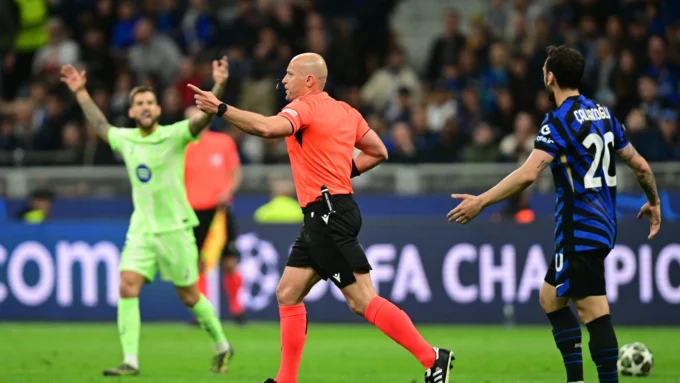 Marciniak ante el Barça