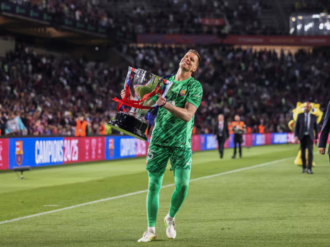 Szczesny celebrando los títulos con el FC Barcelona.