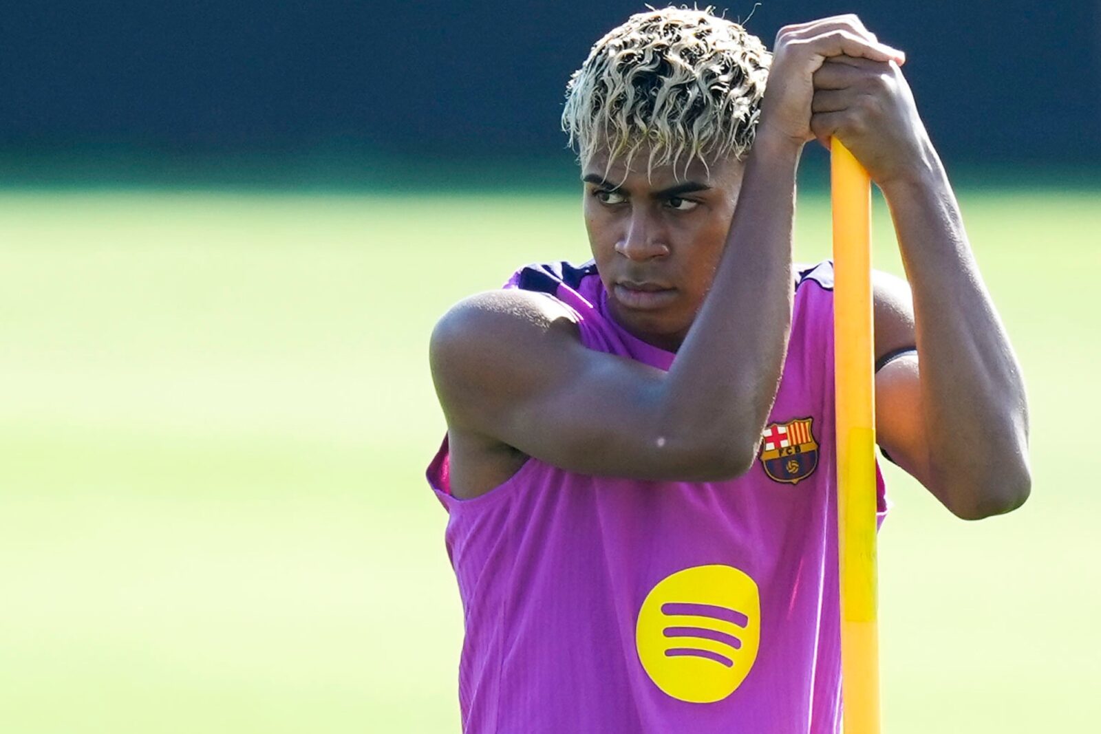 Lamine Yamal en una de las sesiones de entrenamiento de Hansi Flick