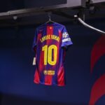 La camiseta de Lamine Yamal con el 10 en la tienda oficial del Barça.