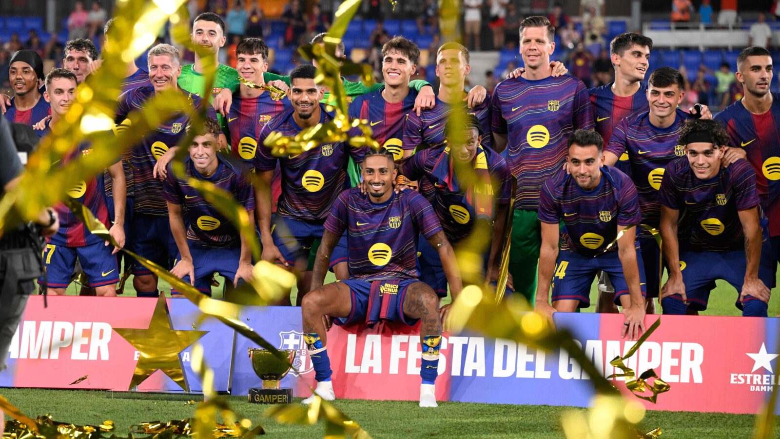 plantilla celebrando