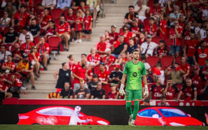 Joan García con el FC Barcelona.