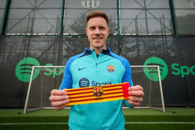 Ter Stegen con el brazalete