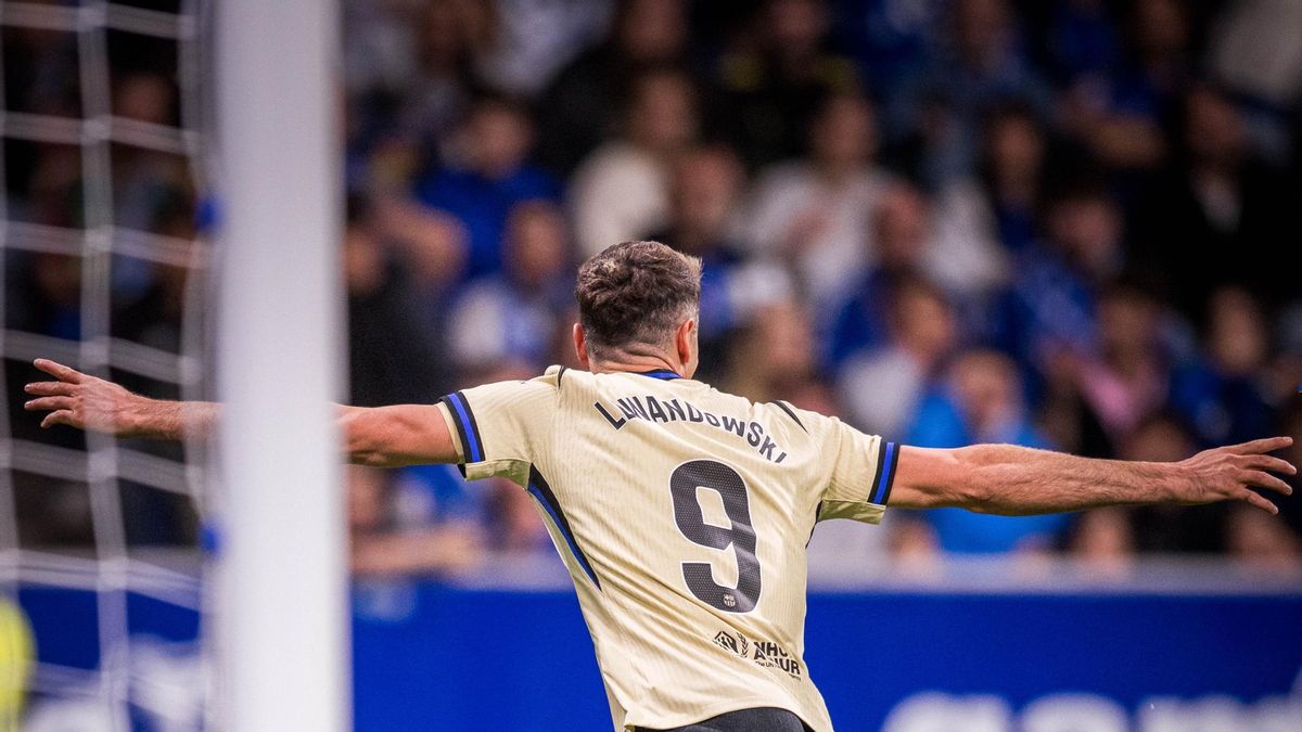 Robert Lewandowski celebrando el gol de la remontada para el Barça ante el Oviedo