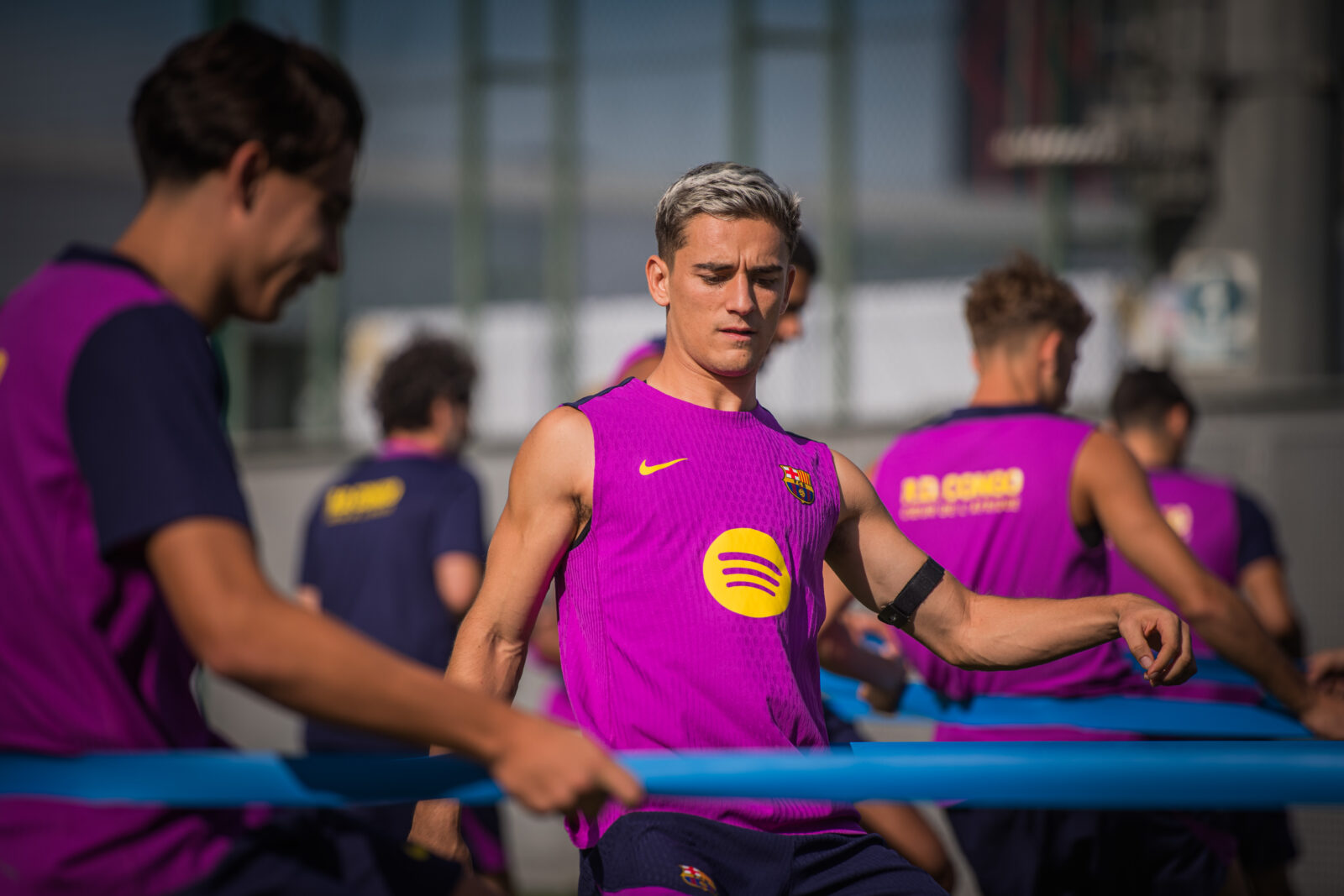 Gavi entrenando con el Barça antes de su lesión