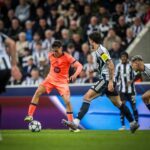 Pedri ante el Newcastle.