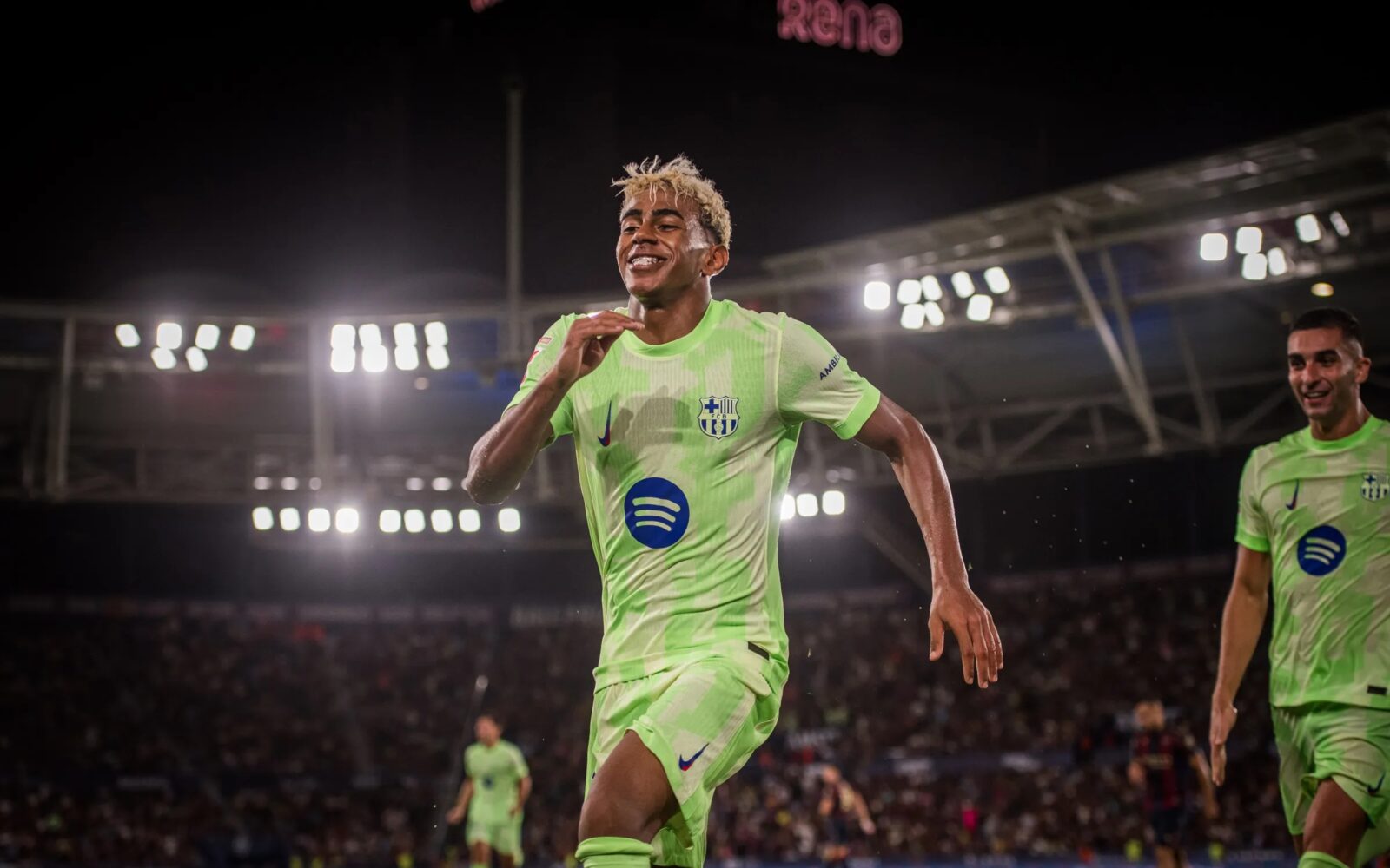 Lamine Yamal ante el Levante UD.