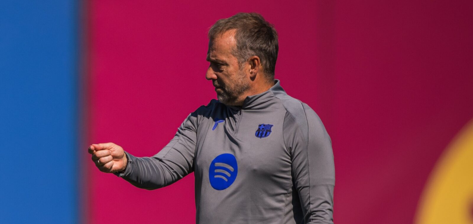 El técnico culé prepara el partido contra el Oviedo