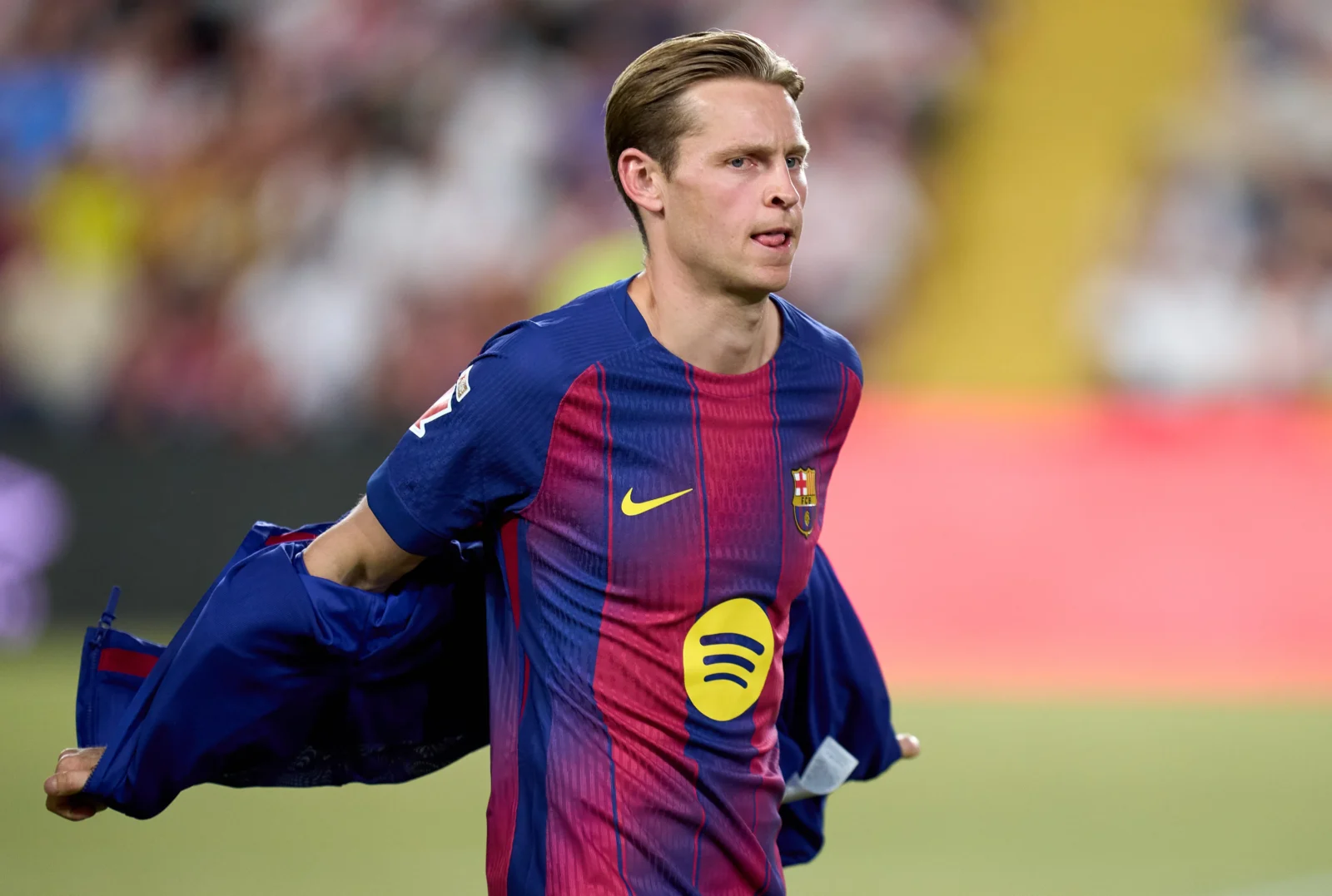 Frenkie De Jong saltando a jugar un partido con el Barça