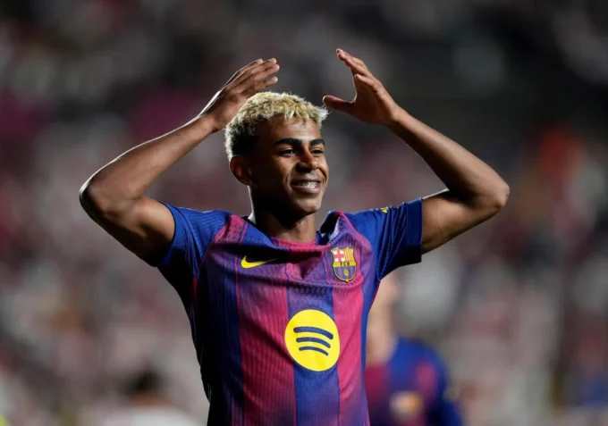 Lamine Yamal celebrando un gol con el Barça esta temporada