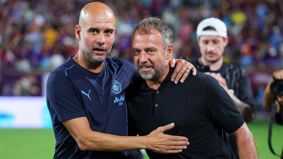 Pep Guardiola, entrenador del Manchester City, con Hansi Flick, entrenador del Barça