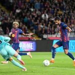 Ferrán Torres rematando a puerta contra el Elche