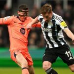 Lewandowski presionando en el Newcastle-Barça