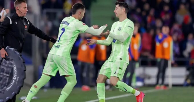Ferran Torres y Robert Lewandowski