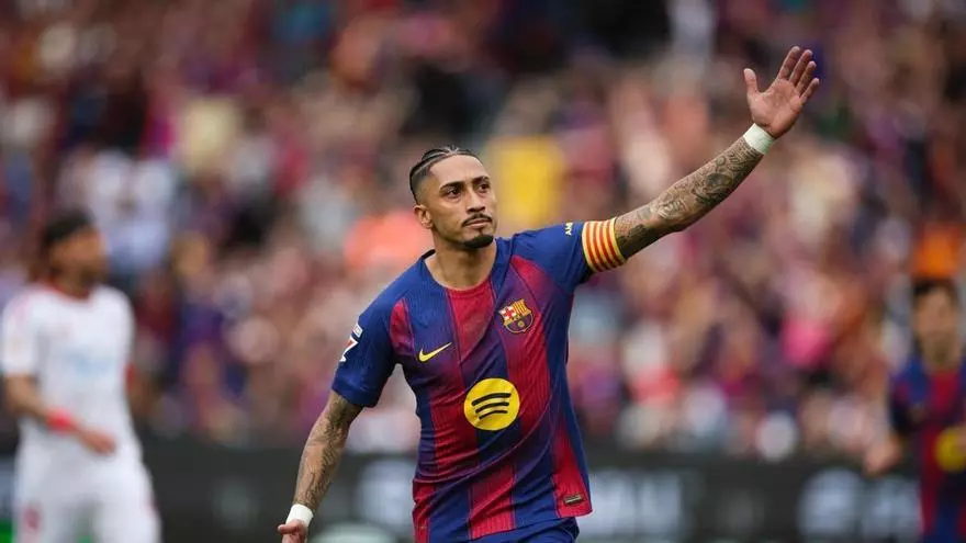 Raphinha fue el mejor del partido con un hat-trick