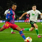 Koundé jugando ante el Racing de Santander