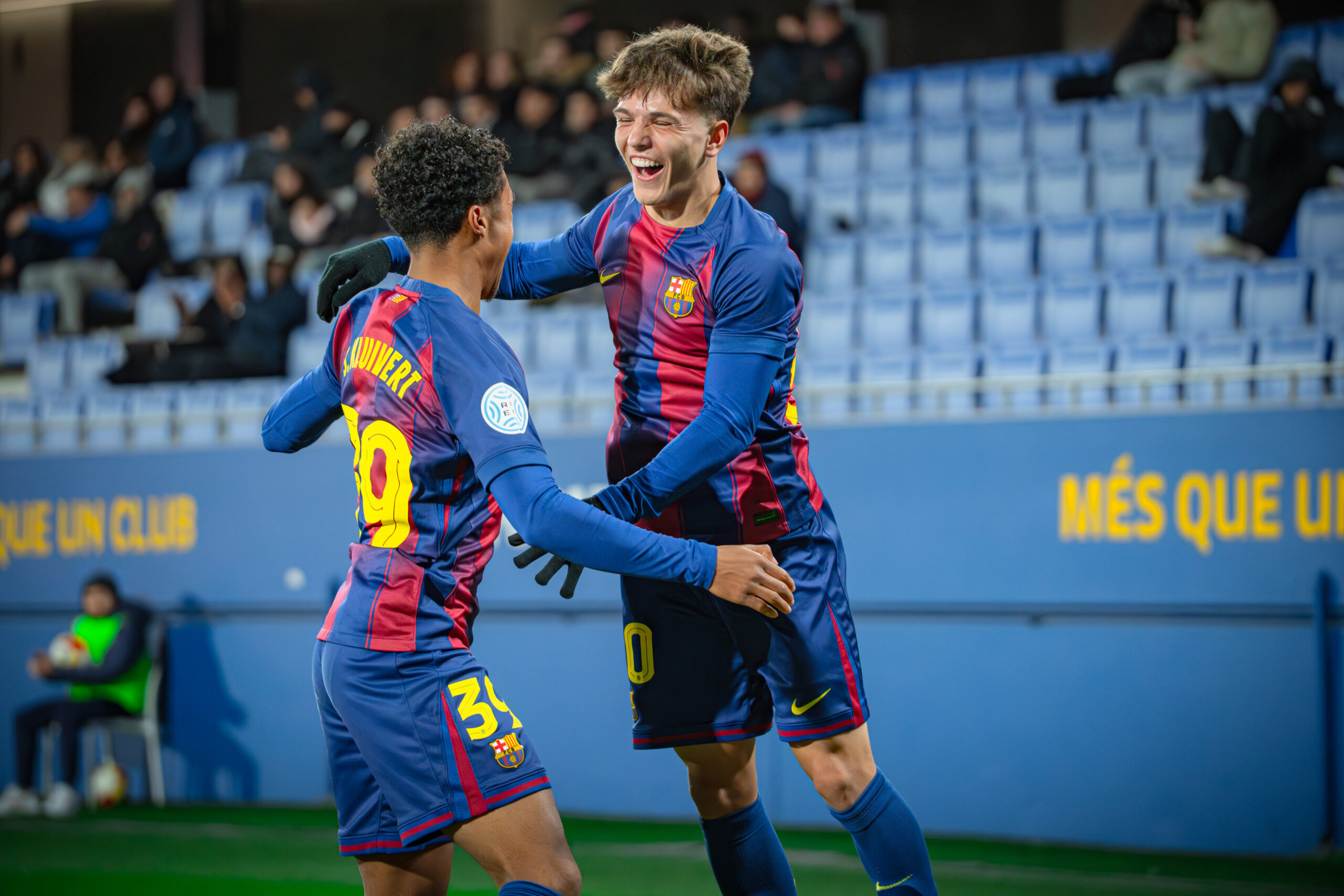 Unai y Shane Kluivert celebran el primer tanto del encuentro. Foto: @foto.monjo