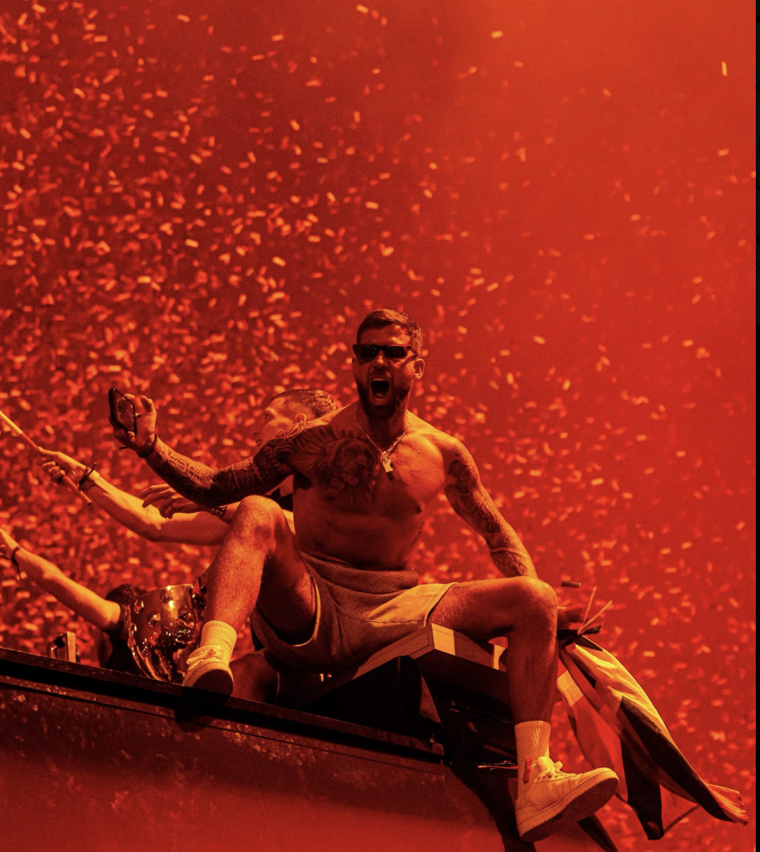 Íñigo Martínez en la rúa de celebración. 