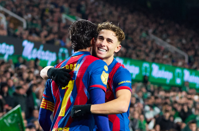 Ferrán Torres y Fermín celebrando la victoria del Barça ante el Racing