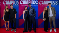 Los jugadores del FC Barcelona junto a su parejas.