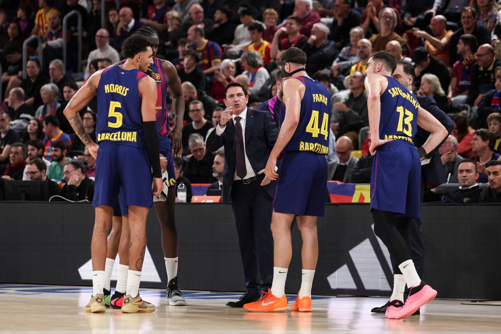 Xavi Pascual y sus jugadores.