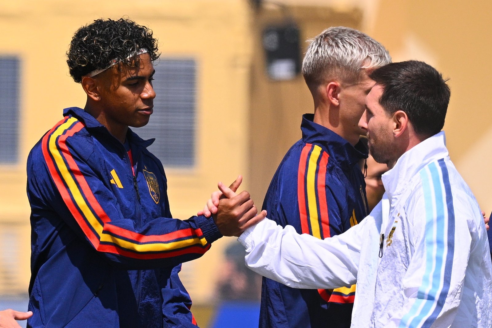 Lamine Yamal y Messi.