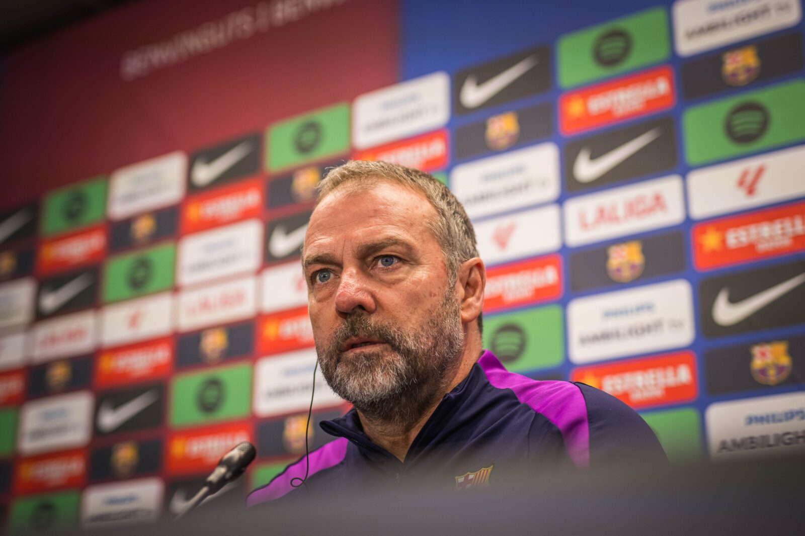 Hansi Flick en rueda de prensa.