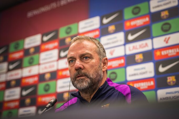 Hansi Flick en rueda de prensa.