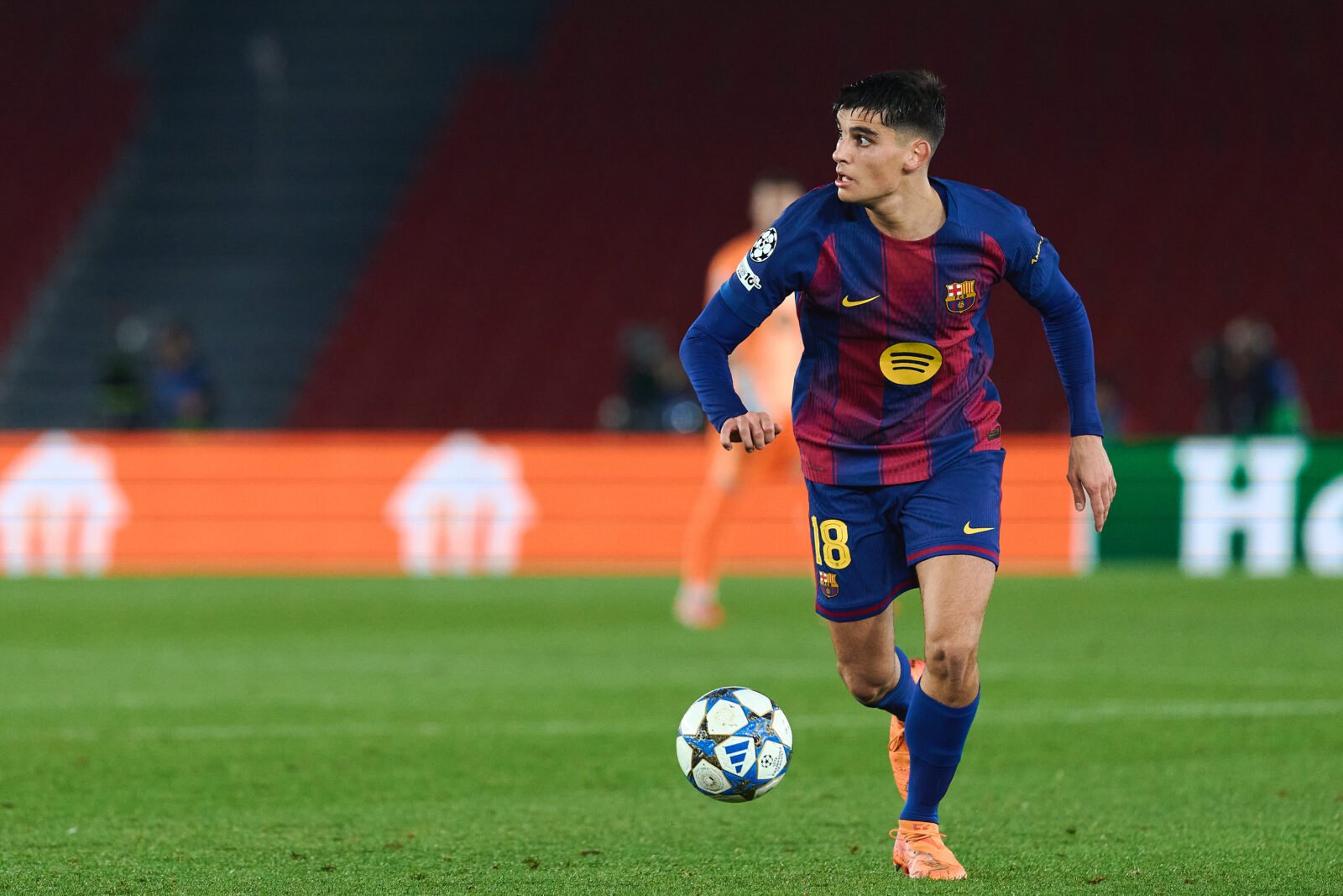 Gerard Martín en el Camp Nou frente al Eintracht