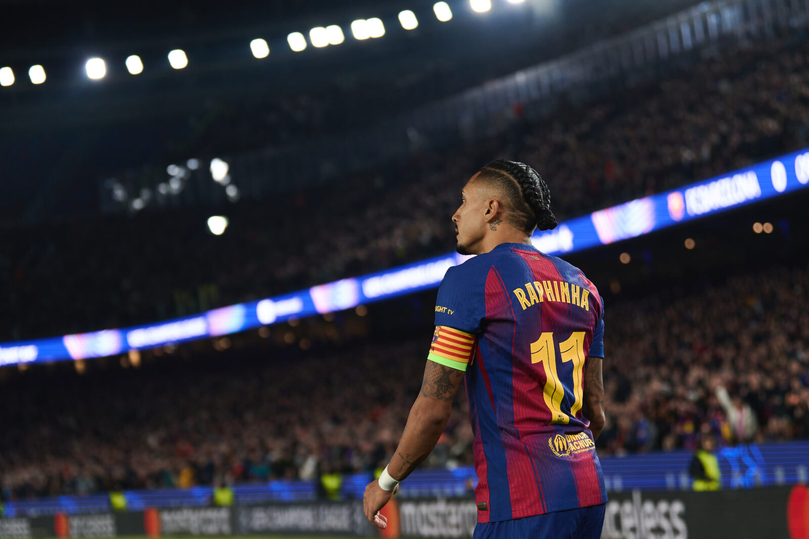 Raphinha jugando ante el Eintracht de Frankfurt en la Champions League