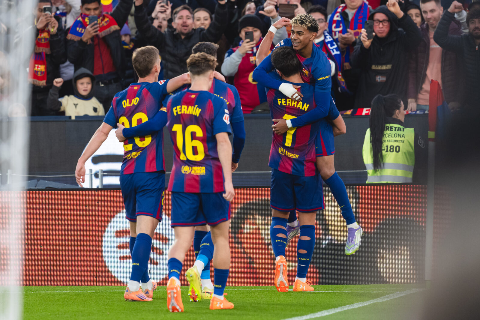 Celebración del gol de Ferran y asistencia de Lamine en el Barça 4-0 Athletic Club