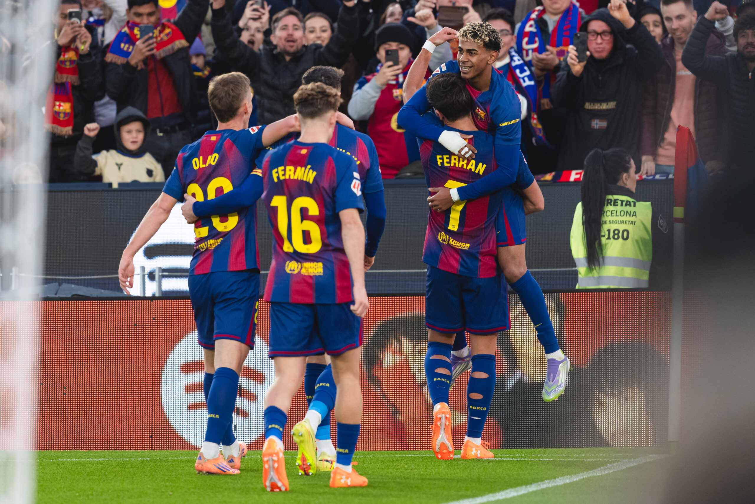 Celebración del gol de Ferran y asistencia de Lamine en el Barça 4-0 Athletic Club