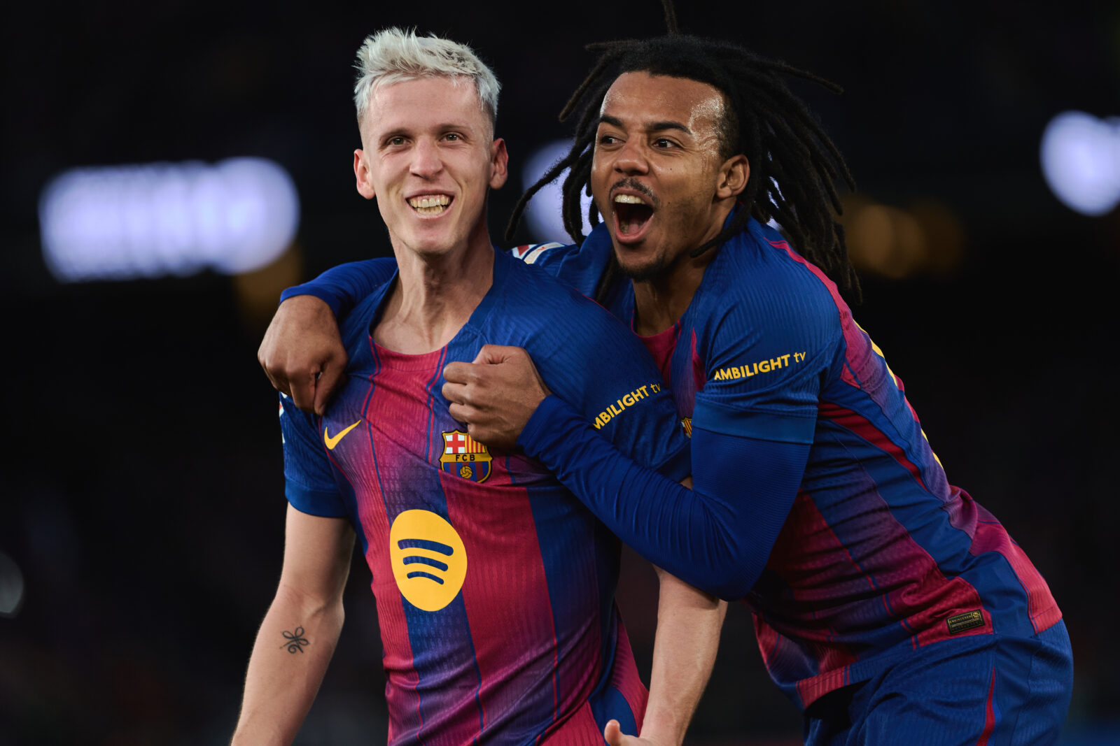 Dani Olmo y Jules Koundé.