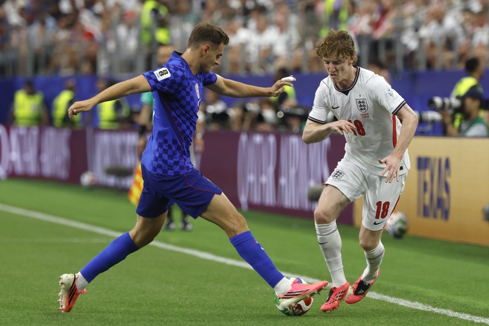 Anthony Gordon frente a Croacia