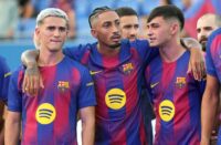 Raphinha y Pedri en la presentación de los capitanes del Barça