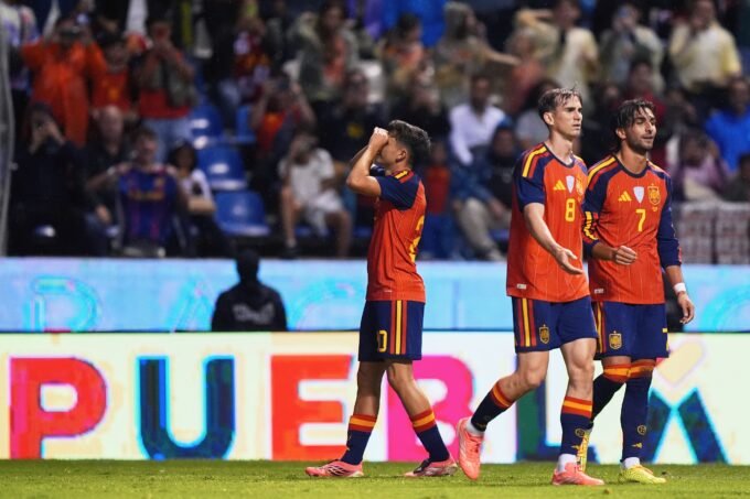 Pedri con La Roja