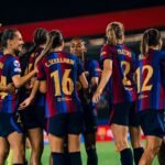 Las jugadoras del Barça femenino celebran un gol ante el París FC