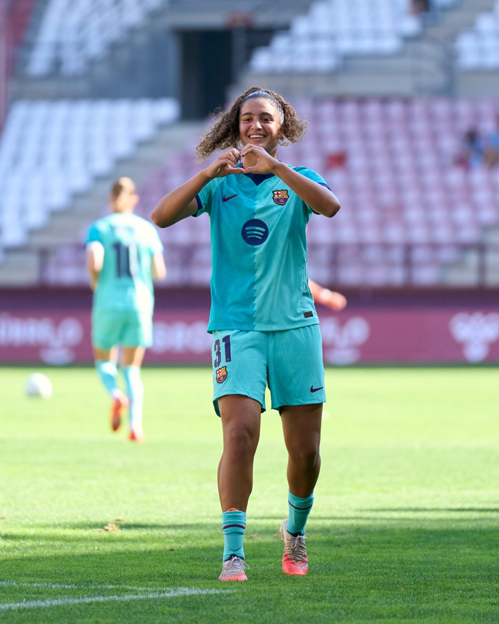 Mayssa celebra su primer gol