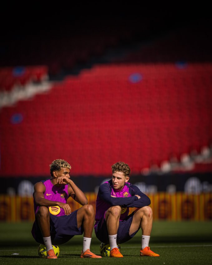 Lamine Yamal y Fermín en el regreso al Camp Nou.