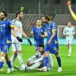 Bastoni expulsado con Italia en la final de la repesca