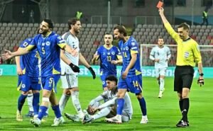 Bastoni expulsado con Italia en la final de la repesca