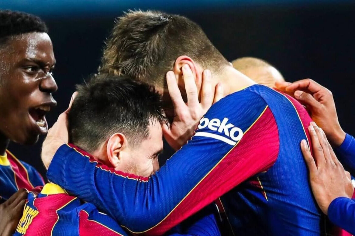 Gerard Piqué junto a Leo Messi