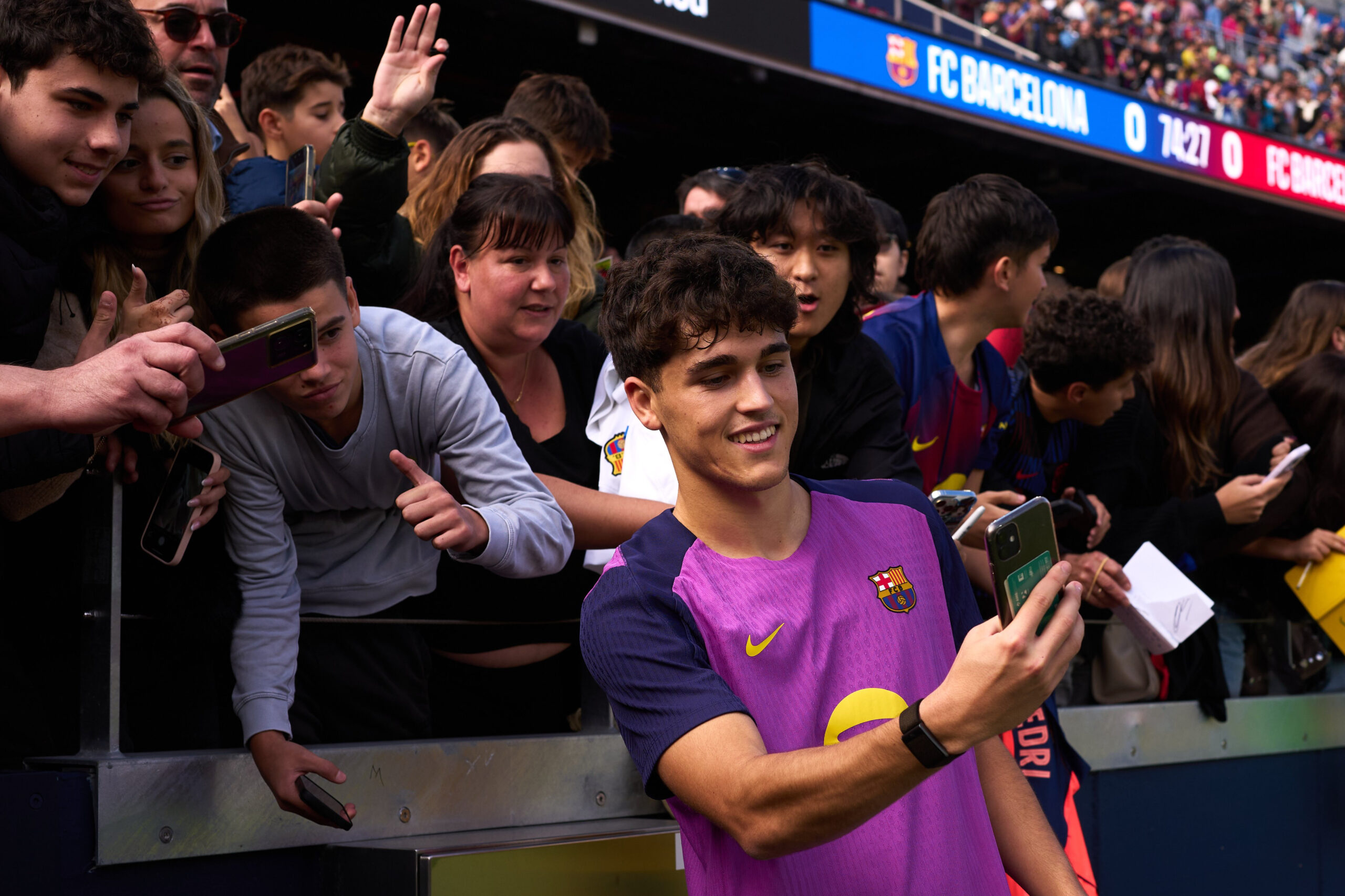Pau Cubarsí en su estreno en el Camp Nou