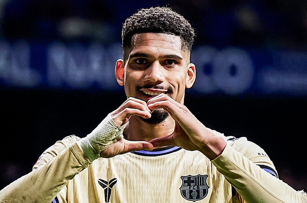 Araujo celebrando un gol